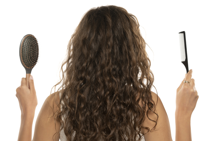 Lire la suite à propos de l’article Prendre soin de ses cheveux frisés, bouclés ou crépus : les bons gestes